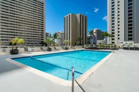 Deluxe Near Waikiki - Free Parking Apartment